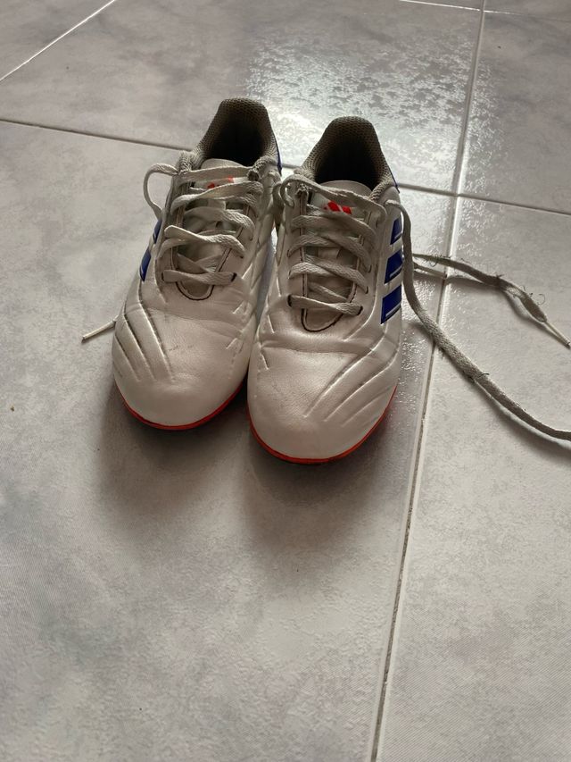 2 Botas de fútbol Adidas niño