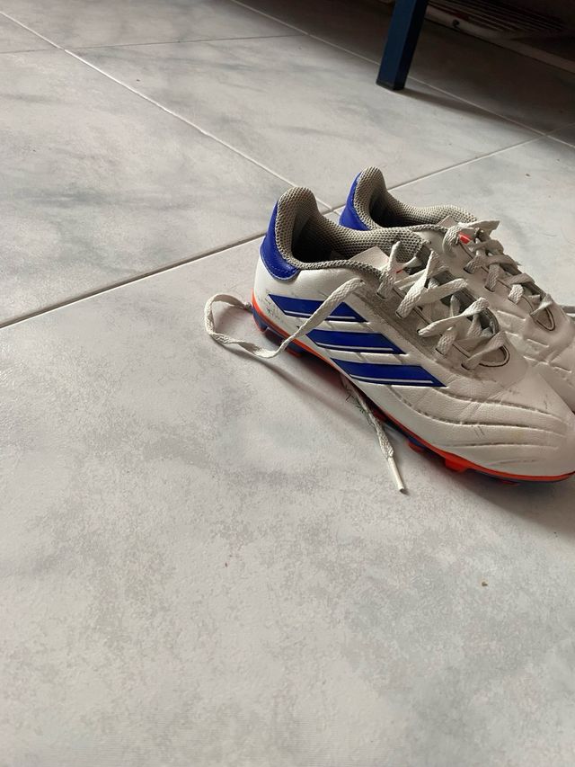 2 Botas de fútbol Adidas niño