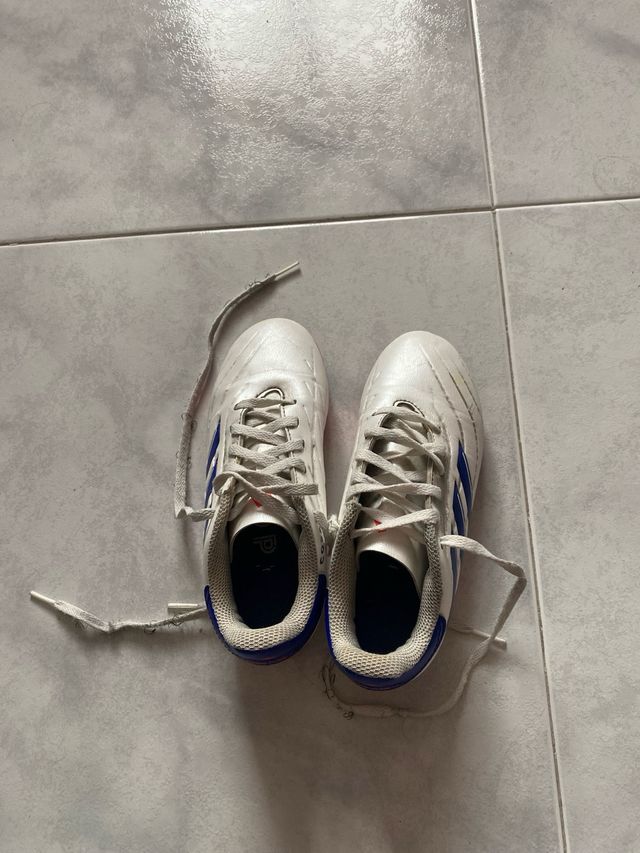 2 Botas de fútbol Adidas niño