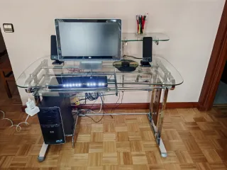 Ordenador HP con Mesa de Cristal