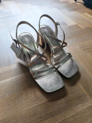 Sandalias doradas tacón ancho