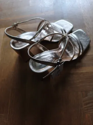 Sandalias doradas tacón ancho