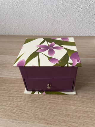 Joyero morado con flores