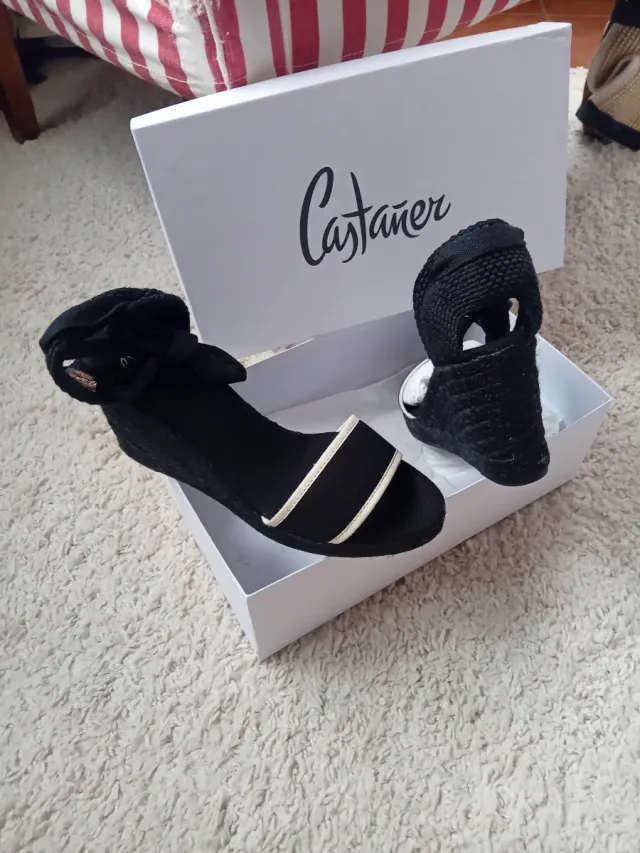 Alpargatas Castañer negras y beige talla 40