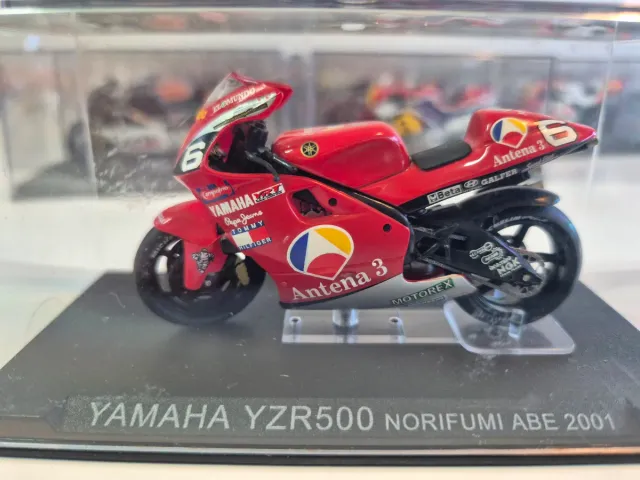 Miniatura Moto Yamaha YZR500 Norifumi Abe 2001