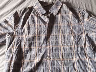 Camisa talla M de la marca BIKKENBERGS, como nueva