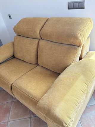 2 Sofás mostaza 3 y 2 plazas. Como nuevos
