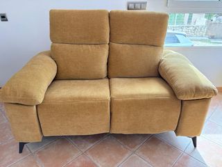 2 Sofás mostaza 3 y 2 plazas. Como nuevos