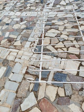 Reja de hierro pecho palomo forjado decorativa