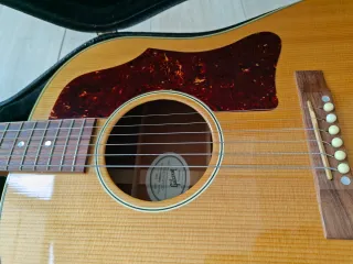 Gibson J-35 Guitarra Acústica