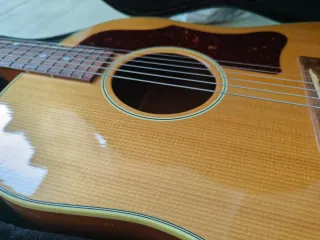 Gibson J-35 Guitarra Acústica