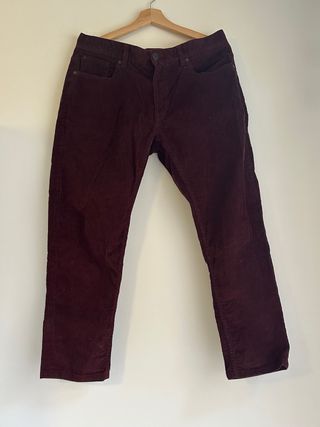 Pantalón pana Sfera Talla 42 burdeos 