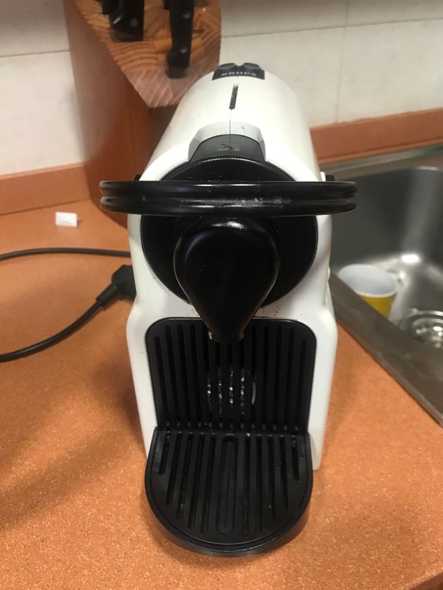 Cafetera Nespresso Krups Inissia Roja