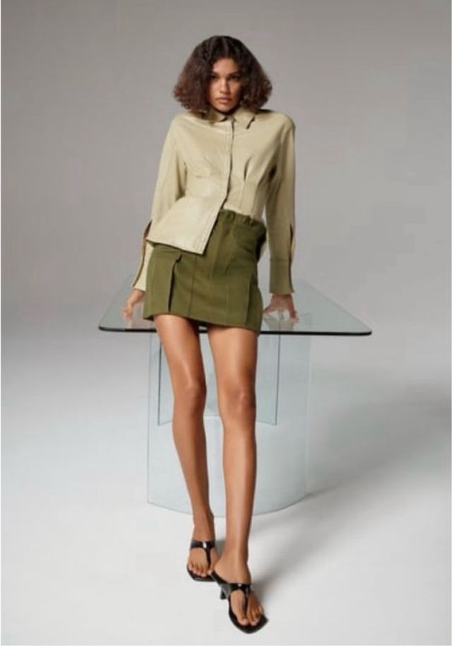 Falda Zara verde con bolsillos grandes