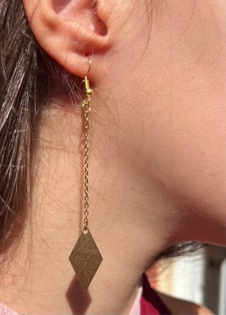 Pendientes largos dorados con rombo