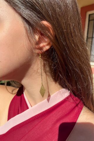 Pendientes largos dorados con rombo