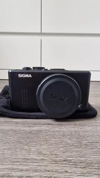 Câmara Digital Sigma DP2 Preta