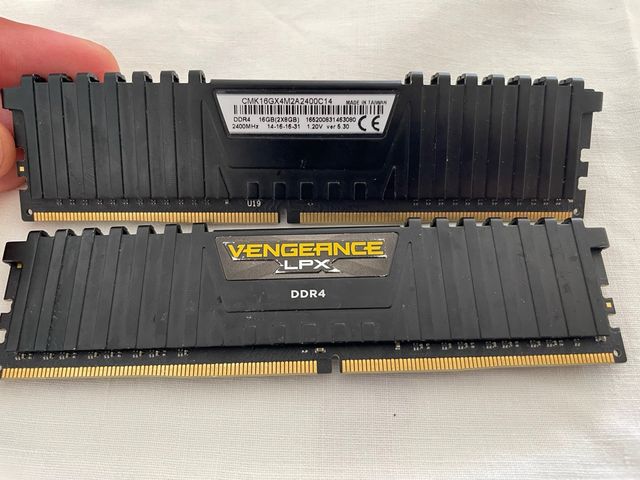 Corsair Vengeance LPX 16GB (2x8GB) DDR4 2400MHz