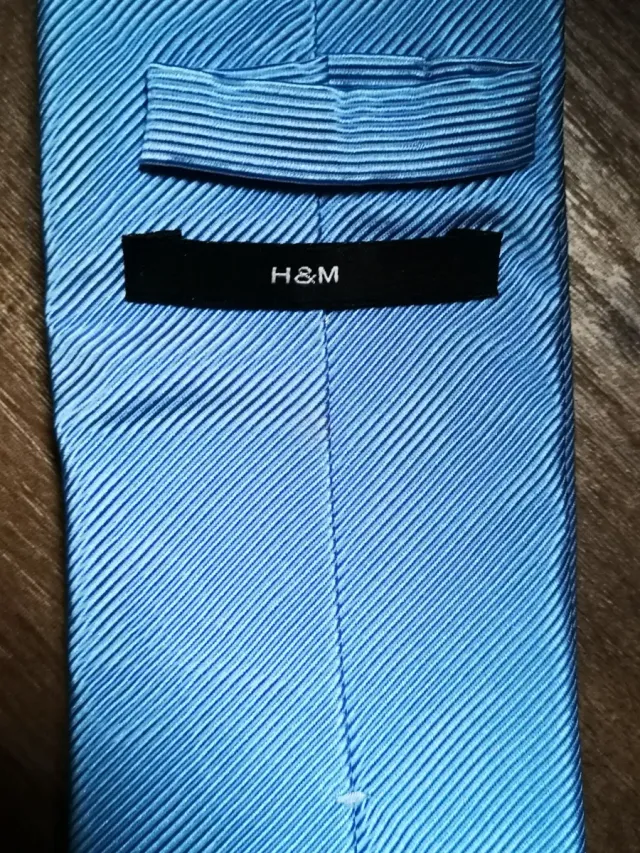 Corbata H&M azul celeste preciosa - ideal regalo
