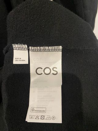 Vestido COS negro estilo sudadera