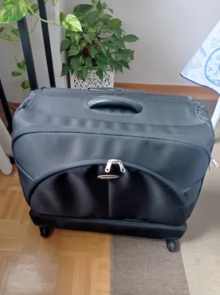 Portatrajes Samsonite con ruedas y asa telescópica
