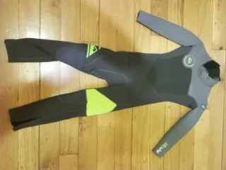 Precioso traje surf niño Quiksilver T4