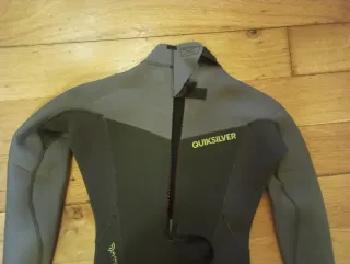 Precioso traje surf niño Quiksilver T4