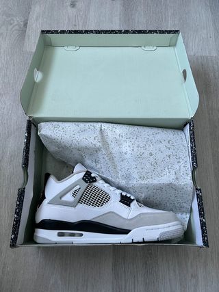 Air Jordan 4 Retro Military Black — Taglia 40