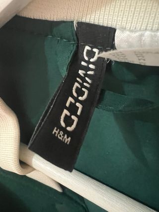 Chaqueta universitaria verde y blanca