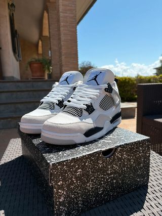 Air Jordan 4 Retro Military Black — Taglia 42