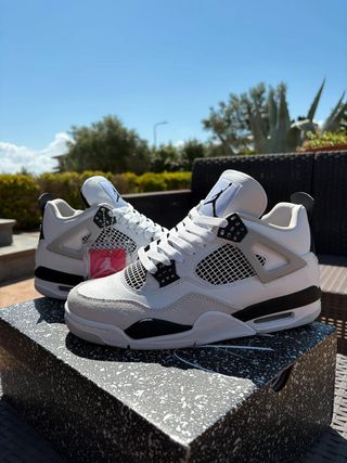 Air Jordan 4 Retro Military Black — Taglia 42
