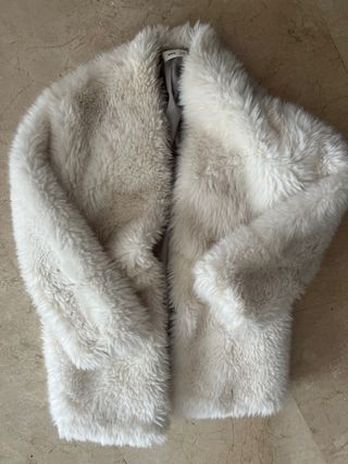 Chaquetón pelo blanco Mango