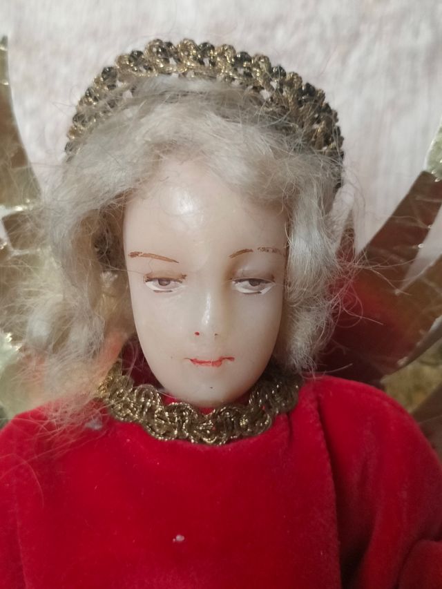 Antico Angelo Natalizio in cera