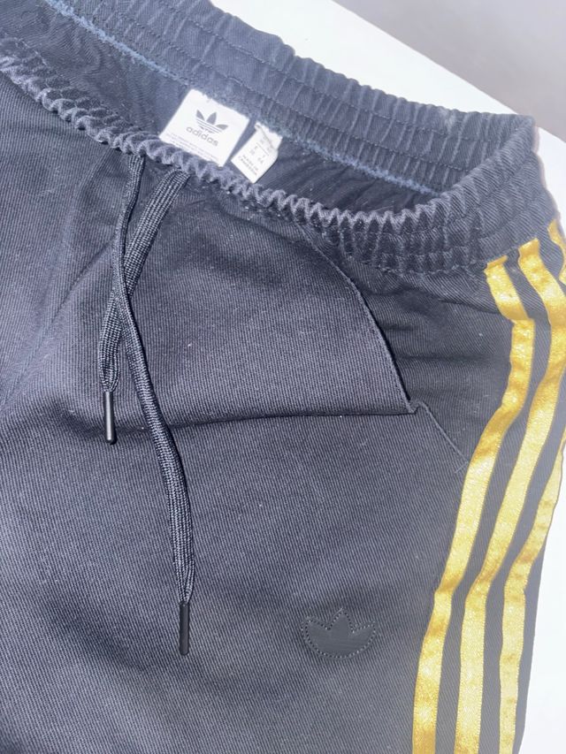Pantalón Jogger Adidas Negro Dorado Talla M