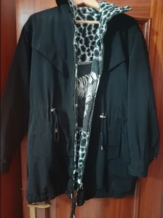 Chaqueta reversible negra y multicolor