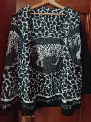 Chaqueta reversible negra y multicolor