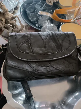 Bolso de hombro de cuero negro antiguo 