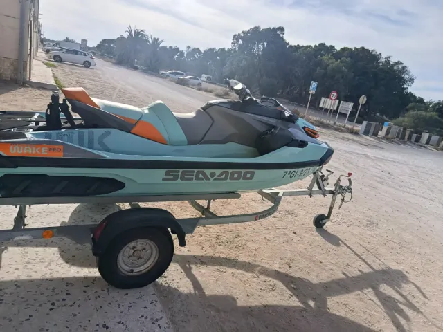 Moto de agua Sea-Doo WAKE PRO