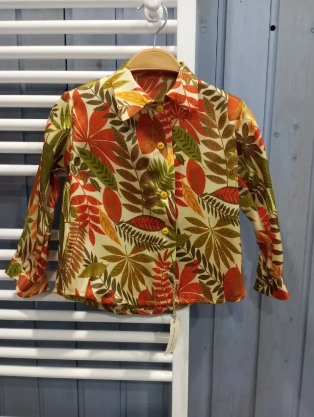 Blusa hojas naranja y verde 4-6 años