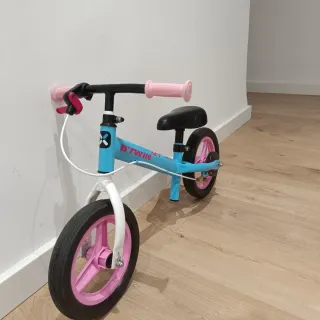 Bicicleta sin pedales B'Twin azul y rosa