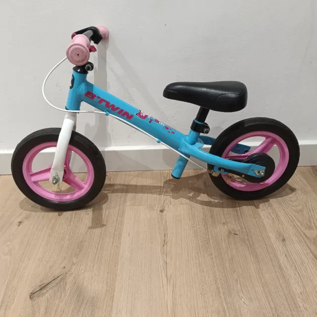 Bicicleta sin pedales B'Twin azul y rosa