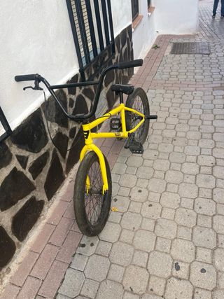 Bicicletta BMX gialla