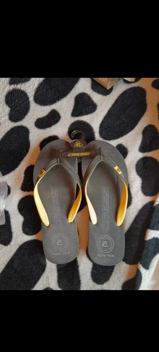 Chanclas Cressi Talla 43/44 Negro y Amarillo