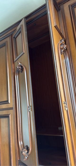 Armadio in legno massello