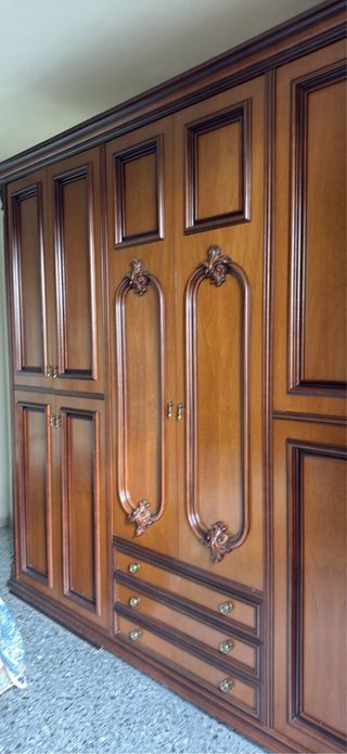 Armadio in legno massello