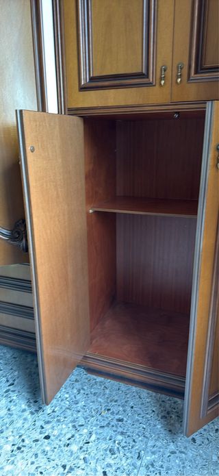 Armadio in legno massello