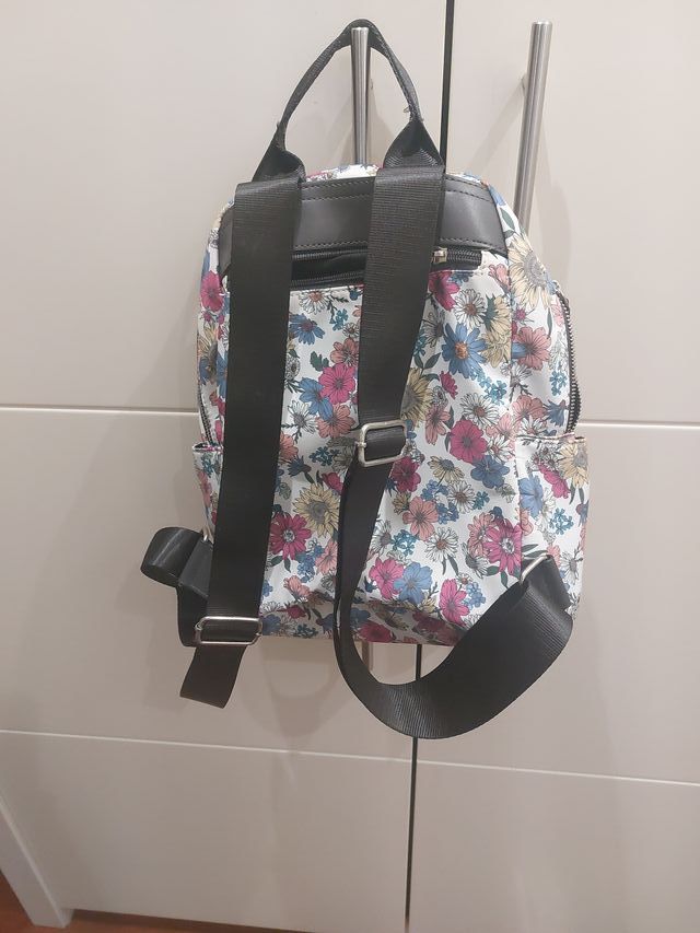 Mochila Parfois floral multicolor
