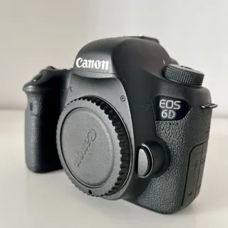 Canon 6D + Sigma 50mm f/1.4 + Grip