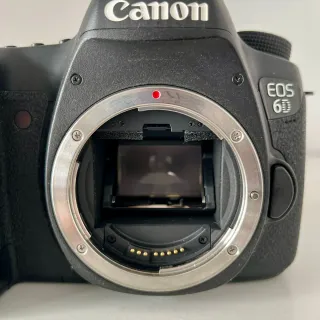 Canon 6D + Sigma 50mm f/1.4 + Grip