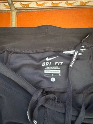 Camiseta M Nike Dri-Fit Negra y pantalón largo L